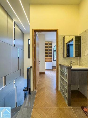 NHÀ TRỆT LẦU MỚI GÓC 2 MẶT TIỀN HẺM 1 TRẦN VĨNH KIẾT  Giá bán: 2 tỷ 990 triệu 