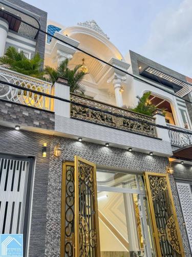 3 CĂN MẶT TIỀN HẺM GẦN ĐH Y DƯỢC - Ô TÔ ĐẬU TRONG NHÀ