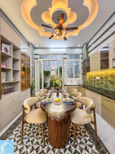 3 CĂN MẶT TIỀN HẺM GẦN ĐH Y DƯỢC - Ô TÔ ĐẬU TRONG NHÀ