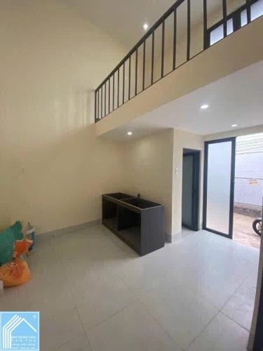 Bán 1Cặp Nhà, xây trên nền 8m x 5m, hẻm 311 NVCừ, đối diện CTy Dược Hậu Giang