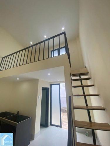 Bán 1Cặp Nhà, xây trên nền 8m x 5m, hẻm 311 NVCừ, đối diện CTy Dược Hậu Giang