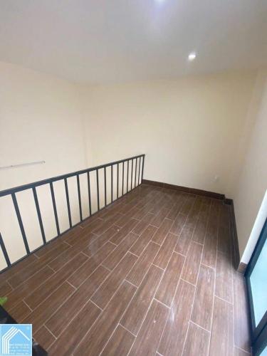 Bán 1Cặp Nhà, xây trên nền 8m x 5m, hẻm 311 NVCừ, đối diện CTy Dược Hậu Giang