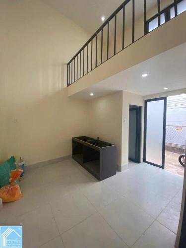 Bán 1Cặp Nhà, xây trên nền 8m x 5m, hẻm 311 NVCừ, đối diện CTy Dược Hậu Giang