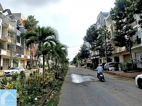 Bán 2 căn Nhà Thô 1 Trệt 3 Lầu Sân thượng đường Bùi Quang Trinh Trục chính KDC Phú An