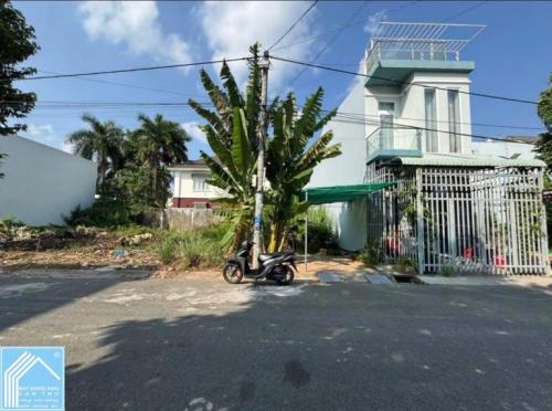 Bán 2 nền liền kề đường số 5 khu long thịnh - dt 90m2/1 nền - giá 2,3 tỷ.