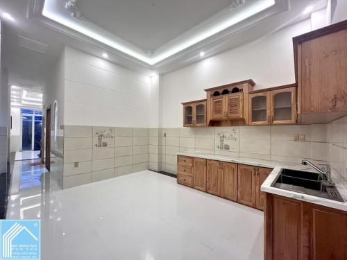 Bán 3 Nhà Trệt Lầu Mặt tiền Bờ kè Cái Sơn - Gần Bệnh Nhi, SIS, ĐH FPT, Chợ Nổi,... 