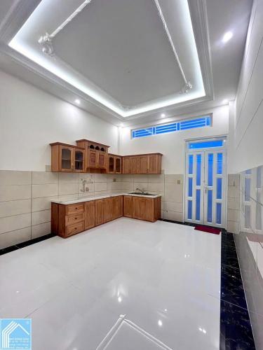 Bán 3 nhà trệt lầu Mặt tiền bờ kè Cái Sơn - gần Bệnh viện Nhi, SIS, ĐH FPT, Chợ Nổi,...