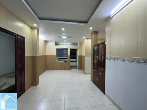 Bán căn hộ góc 80m2, 3 phòng ngủ rộng rãi, view đẹp, tiện nghi