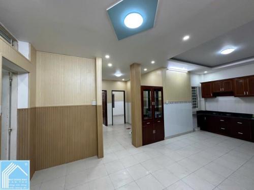 Bán căn hộ góc 80m2, 3 phòng ngủ rộng rãi, view đẹp, tiện nghi