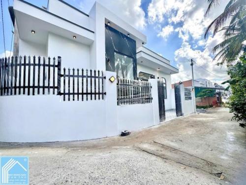 Bán Căn Nhà Gốc 2 Mặt Tiền, Mới Xây 100% – Rạch Ông Dựa, Long Tuyền, TPCT.