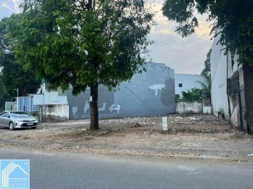 Bán cặp nền 276m2 Khu 586. Vị trí: đường Lâm Văn Phận ( đường số 9 cũ ) view sông nên rất thoánG. 