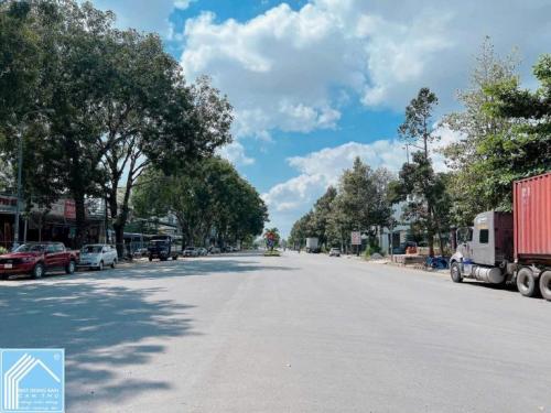 BÁN CẶP NỀN mặt tiền làm Showroom, Khách sạn,…Đầu Trục chính vào khu Nam Long 3