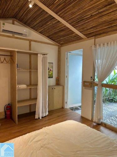 BÁN ĐẤT VÀ NHÀ TRỆT SÂN VƯỜN. GIÁ: 3,2TỶ thu nhập hiện tại 8tr/ 1 tháng Nhà sân vườn khu Nông