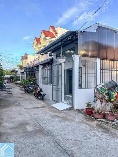 Bán gấp Dãy trọ 6 Phòng mới, Diện Tích: 5.8m x 19m, 100% Thổ cư, xe hơi tới nơi, 2tỷ750 (Tl)