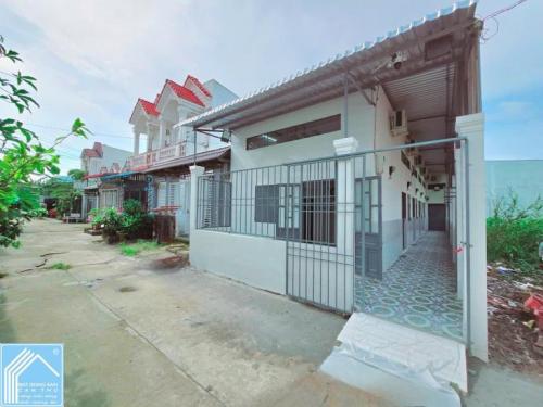 Bán gấp Dãy trọ 6 Phòng mới, Diện Tích: 5.8m x 19m, 100% Thổ cư, xe hơi tới nơi, 2tỷ750 (Tl)