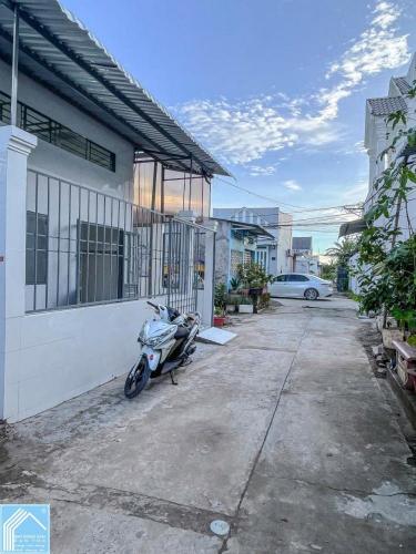 Bán gấp Dãy trọ 6 Phòng mới, Diện Tích: 5.8m x 19m, 100% Thổ cư, xe hơi tới nơi, 2tỷ750 (Tl)