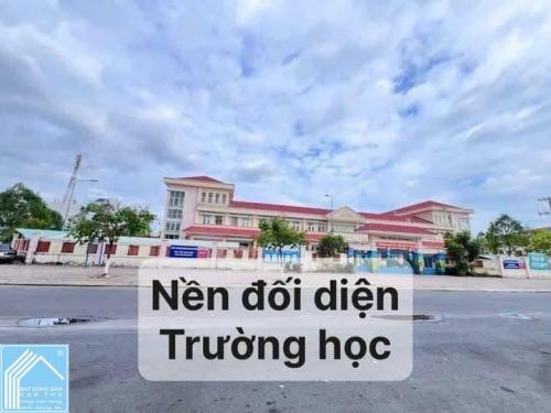 Bán GẤP Nền - MẶT TIỀN - vị trí đẹp. Đối diện cổng trường Trần Hoàng Na