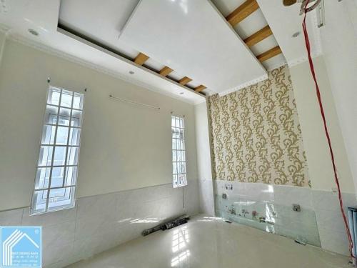 Bán hoặc cho Thuê - Nhà 1 Trệt 2 Lầu KDC Hồng Phát - Cách công viên Hồng Phát chỉ 68m