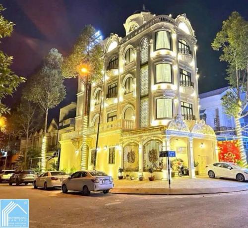 Bán khách sạn 1 trệt 4 lầu góc 2 mặt tiền kdc hồng phát - gần công viên + hồ bơi