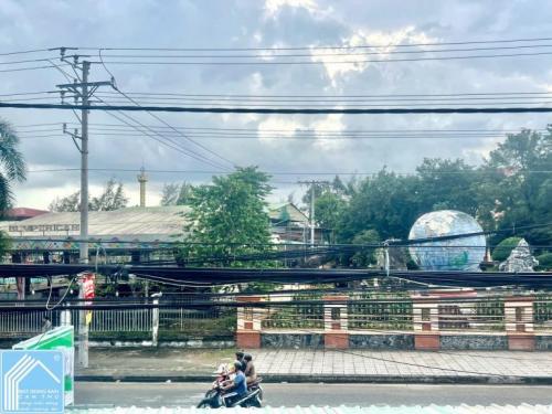 BÁN KHÁCH SẠN BÌNH THUỶ, CẦN THƠ – DT 200m2 – Kiến trúc hiện đại 18 phòng