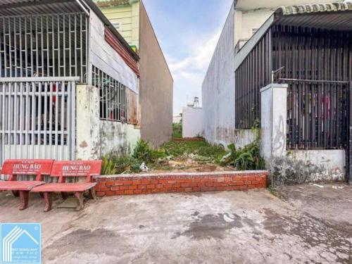 BÁN NỀN 100% THỔ CƯ - LỘ  ÔTÔ tới Nền. Khu dân cư đông đúc, xây nhà ở ngay