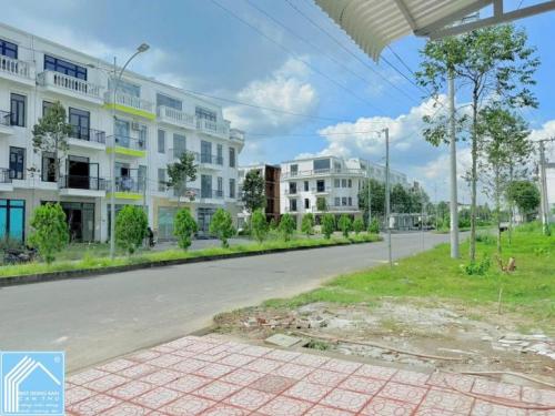 ​BÁN NỀN CỰC ĐẸP SỐ NỀN 39 TRỤC CHÍNH D1 KDC HỒNG LOAN 6A- ĐỐI DIỆN DÃY NHÀ SHOPHOUSE VÀ NGAY SÁT N