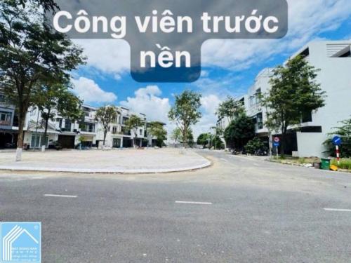 BÁN NỀN GÓC 2 MT ( đối diện bờ kè 2 công viên siêu đẹp )