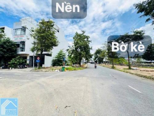 BÁN NỀN GÓC 2 MT ( đối diện bờ kè 2 công viên siêu đẹp )