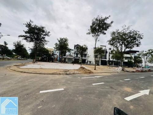 BÁN NỀN GÓC 2 MT ( đối diện bờ kè 2 công viên siêu đẹp ) KHU VĂN HÓA TÂY ĐÔ