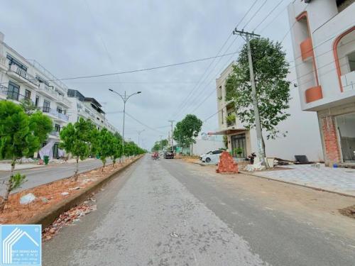 BÁN NỀN SỐ 59 TRỤC CHÍNH D1 KDC HỒNG LOAN 6A - ĐỐI DIỆN DÃY NHÀ SHOPHOUSE