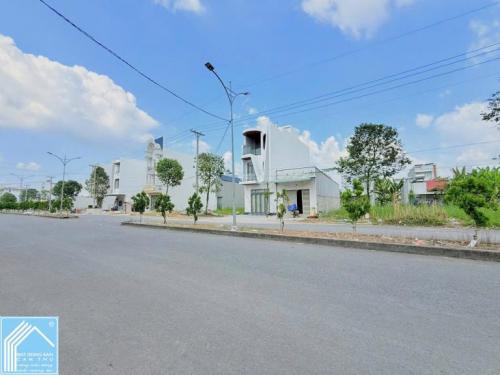 Bán nền số 87 trục chính D1 KDC Hồng Loan 6A - đối diện dãy nhà shophouse