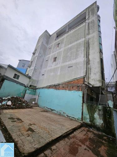 BÁN NỀN THỔ CƯ: NGANG 7m (nở hậu 10m) x DÀI 12m. Cách VINCOM HÙNG VƯƠNG 60m