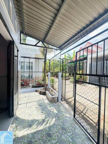 BÁN NHÀ - 2 MẶT TIỀN HẺM (trước - sau). Hẻm NHÀ NGHỈ 999 (N.V.Linh)