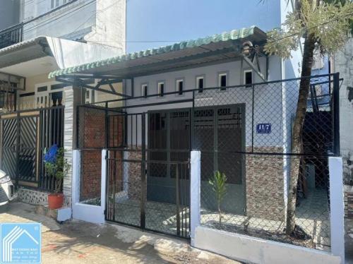 BÁN NHÀ - 2 MẶT TIỀN HẺM (trước - sau). Hẻm NHÀ NGHỈ 999 (N.V.Linh)