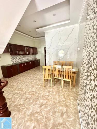  Bán nhà 1 trệt 1 lầu đường B4 KDC Hưng Phú