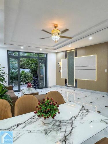 BÁN NHÀ 1 TRỆT 1 LẦU LỮNG 3 PHÒNG NGỦ - HẺM 151 ĐƯỜNG HOÀNG VĂN THỤ. GIÁ 2,950TY 