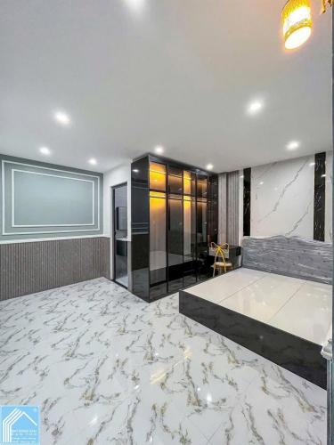 BÁN NHÀ 1 TRỆT 1 LỮNG mới đẹp (gần Chợ Bà Bộ). Trục chính Hẻm xe hơi tới nhà