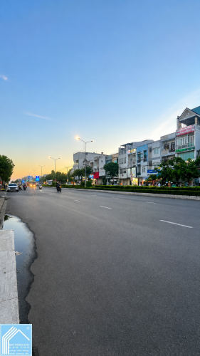 Bán Nhà 1 trệt 2 lầu 2 Mặt tiền đường Nguyễn Văn Cừ, kế trường cao đẳng Y Tế Cần Thơ