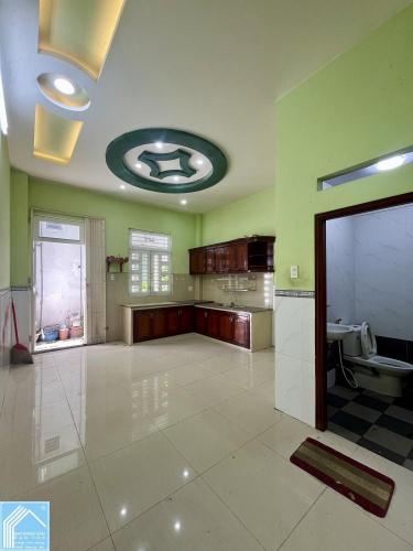 Bán nhà 1 trệt 2 lầu đường b18 kdc 91b