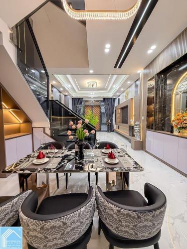 Bán Nhà 1 Trệt 2 Lầu Đường D25 KDC Hồng Loan song song trục chính Trần Hoàng Na, P.Cái Răng