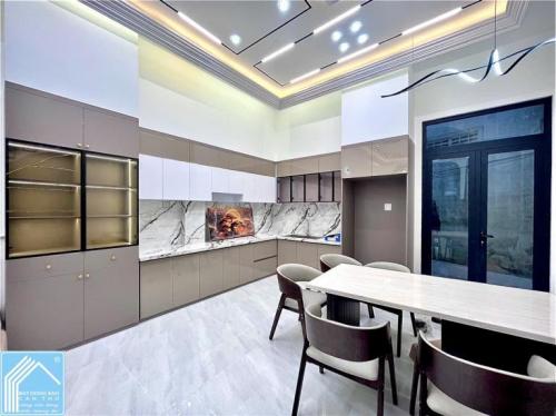 Bán Nhà 1 Trệt 2 Lầu đường Xuân Hồng - Đối diện bệnh viện Nhi, P.Long Tuyền