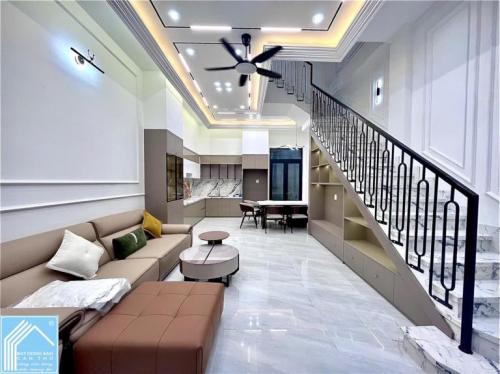 Bán Nhà 1 Trệt 2 Lầu đường Xuân Hồng - Đối diện bệnh viện Nhi, P.Long Tuyền