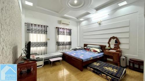 Bán nhà 1 trệt 2 lầu đường xuân thuỷ kdc hồng phát - đoạn gần trần hoàng na