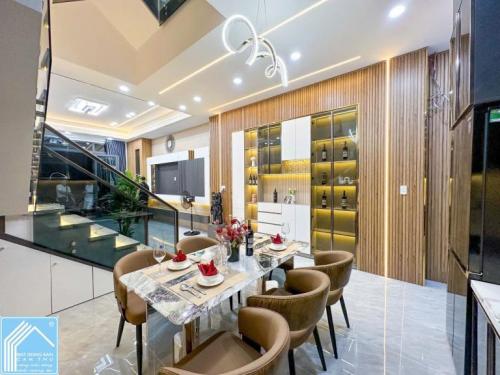 Bán nhà 1 trệt 2 lầu nội thất cao cấp, hiện đại_D7 KDC Hồng Loan