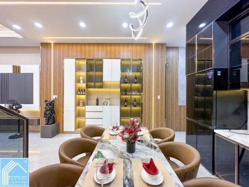 Bán nhà 1 trệt 2 lầu nội thất cao cấp, hiện đại_D7 KDC Hồng Loan