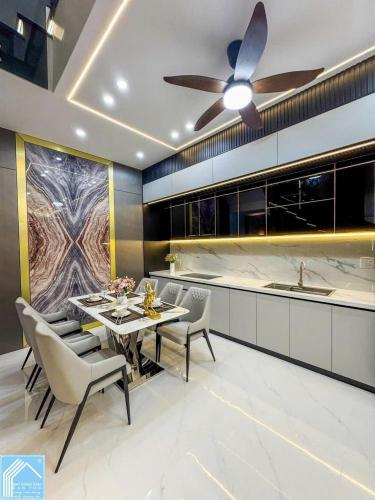 Bán Nhà 1 Trệt 2 Lầu số 122 đường D4 KDC Hồng Loan Cần Thơ