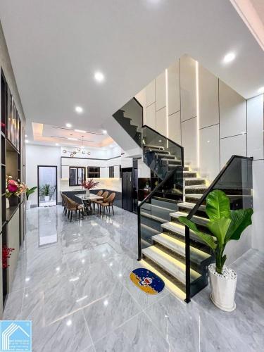 Bán Nhà 1 Trệt 2 Lầu Số 66 đường D4 KDC Hồng Loan Cần Thơ