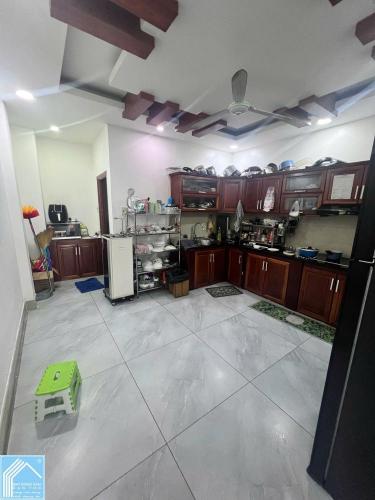 Bán nhà 1 trệt 3 lầu mặt tiền đường lê lợi - đối diện sân vận động cần thơ - 1x tỷ