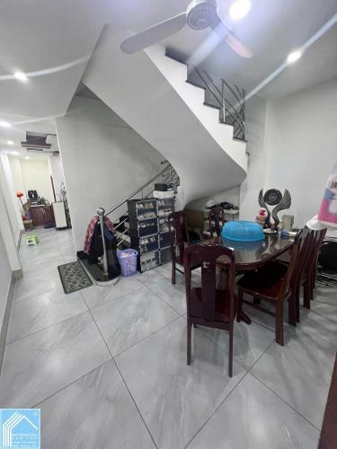 Bán nhà 1 trệt 3 lầu mặt tiền đường lê lợi - đối diện sân vận động cần thơ - 1x tỷ