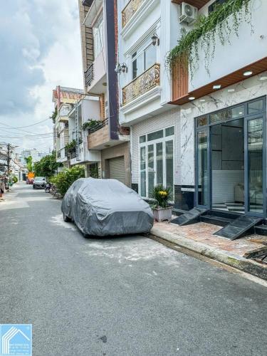 Bán Nhà 1 Trệt 3 Lầu Mặt tiền đường Nguyễn Văn Trỗi - Cặp Vách ĐH Cần Thơ